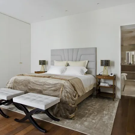 - Trocadero Apartment *