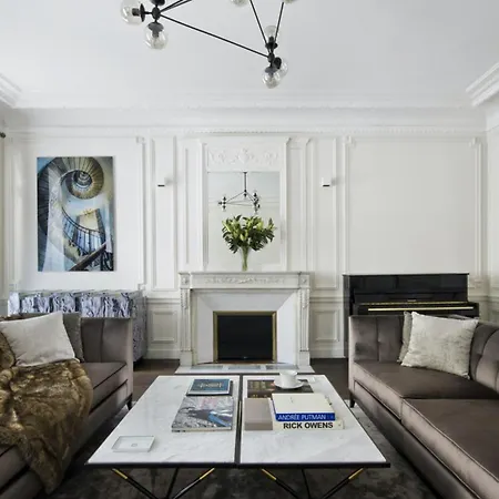 - Trocadero Apartment Paris