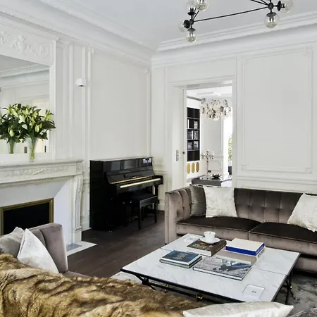- Trocadero Apartment Paris